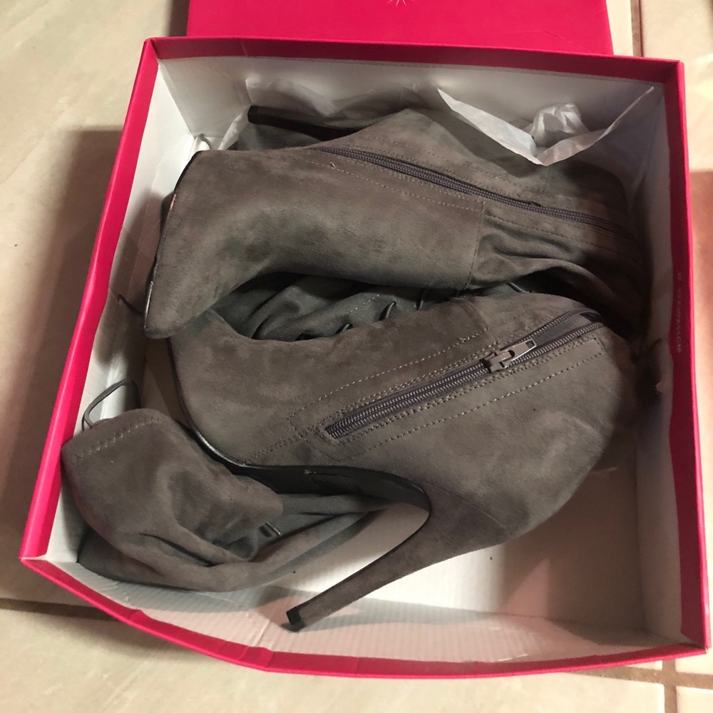Shoedazzle***Dark Grey Suede Heel Boots